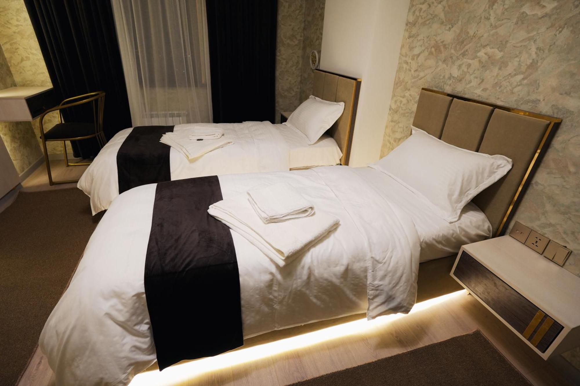 Baland Hotel Doesjanbe Buitenkant foto