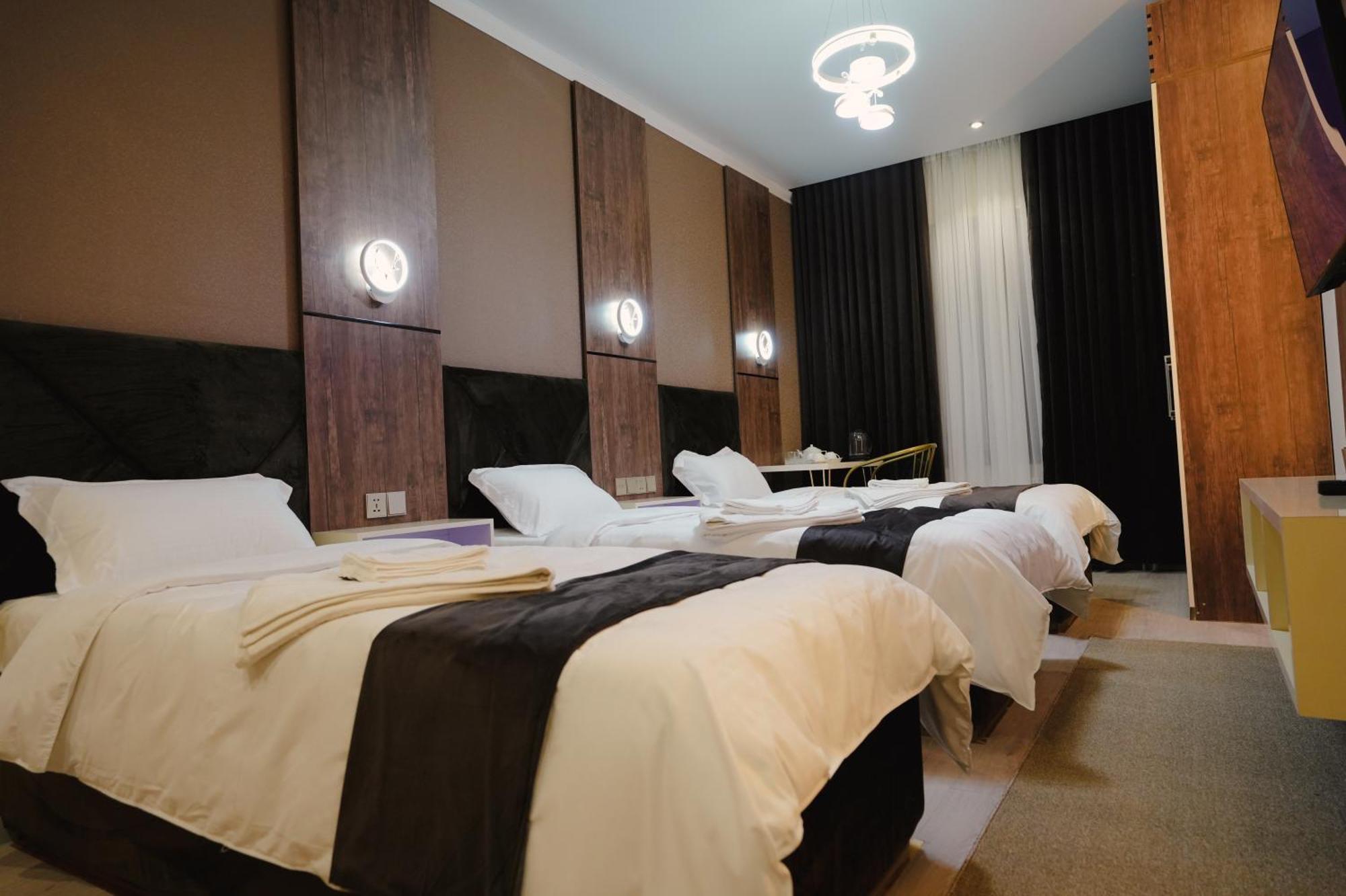 Baland Hotel Doesjanbe Buitenkant foto