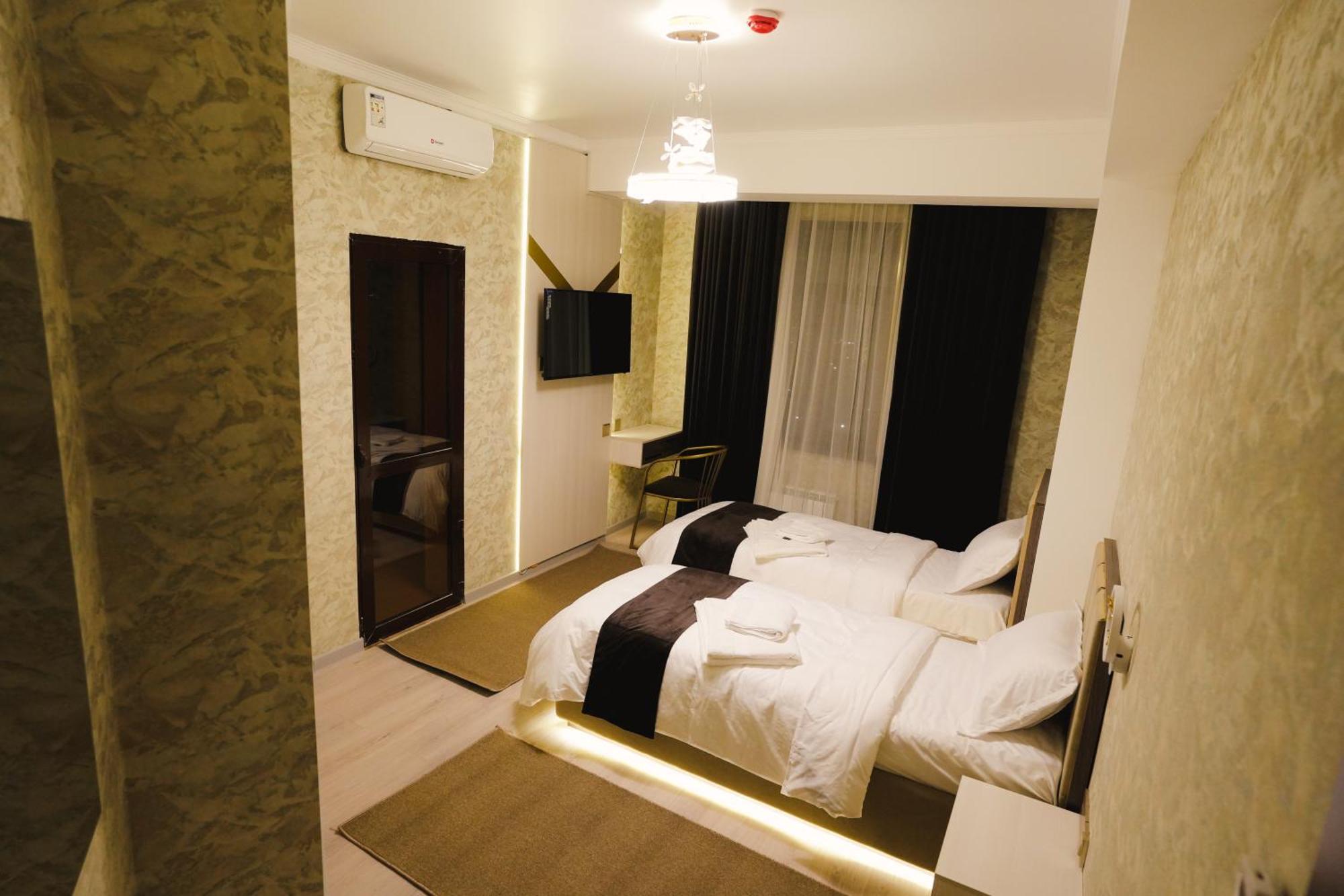Baland Hotel Doesjanbe Buitenkant foto