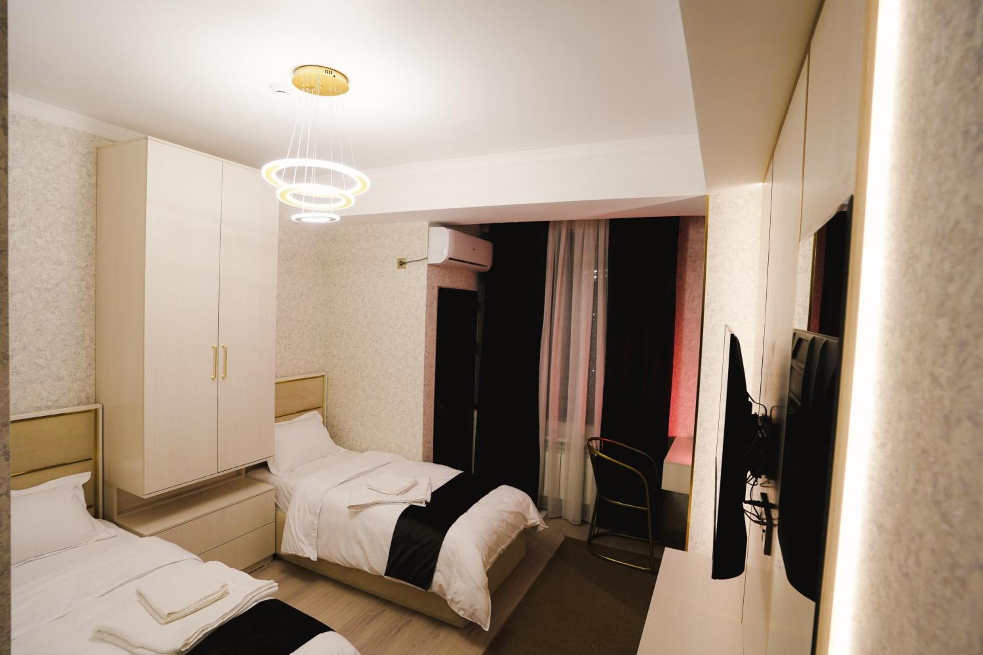 Baland Hotel Doesjanbe Buitenkant foto