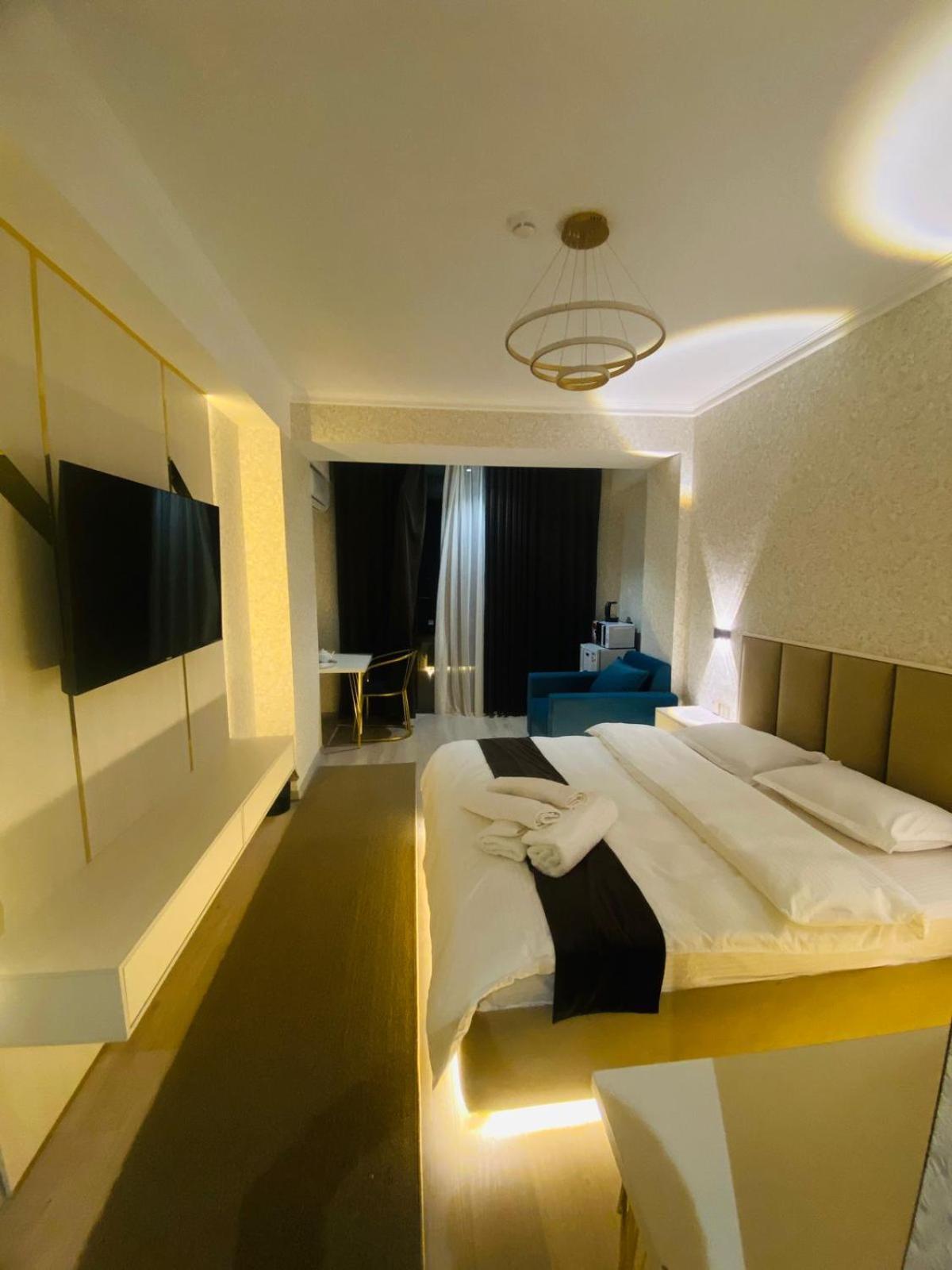 Baland Hotel Doesjanbe Buitenkant foto