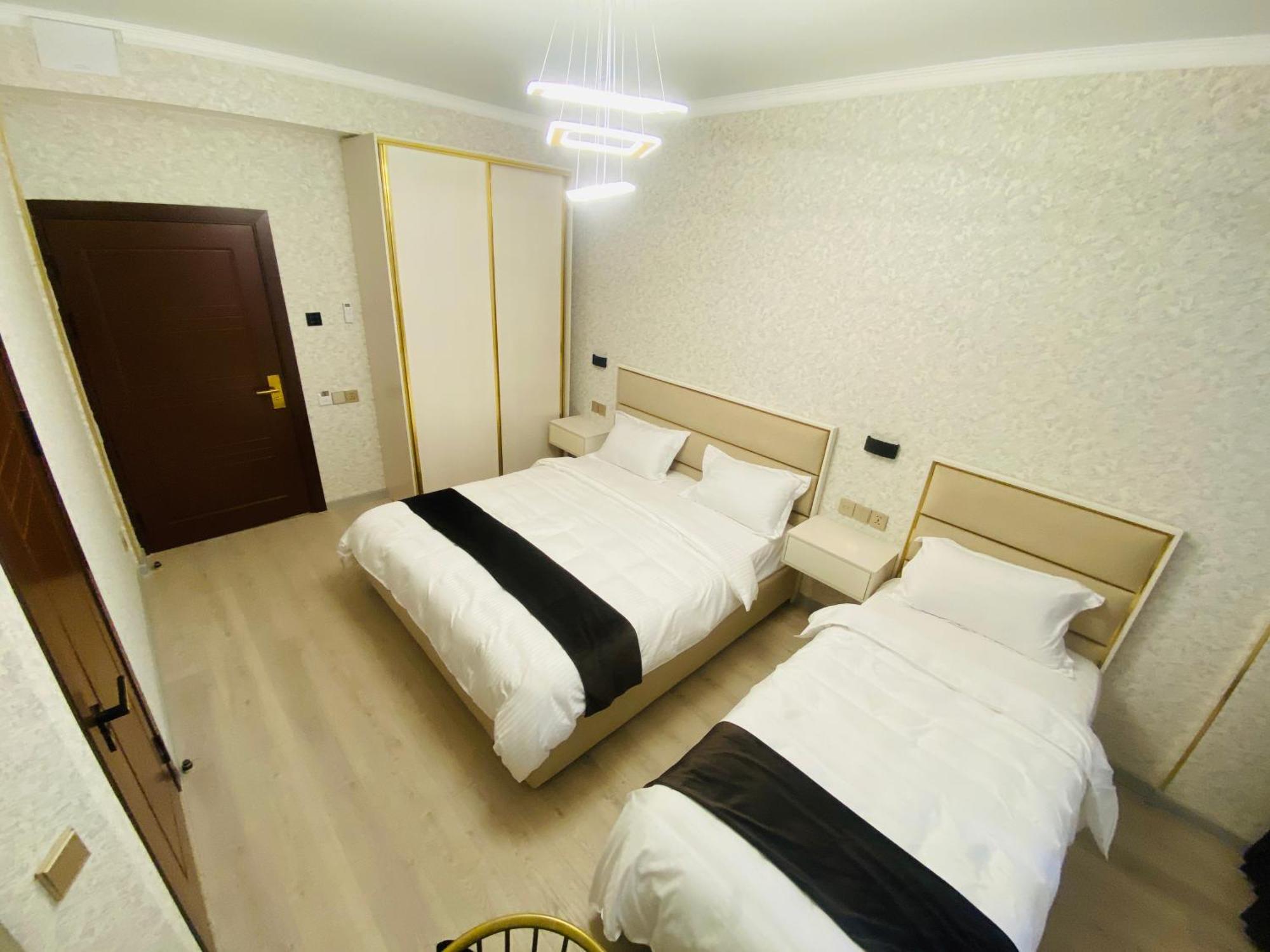 Baland Hotel Doesjanbe Buitenkant foto
